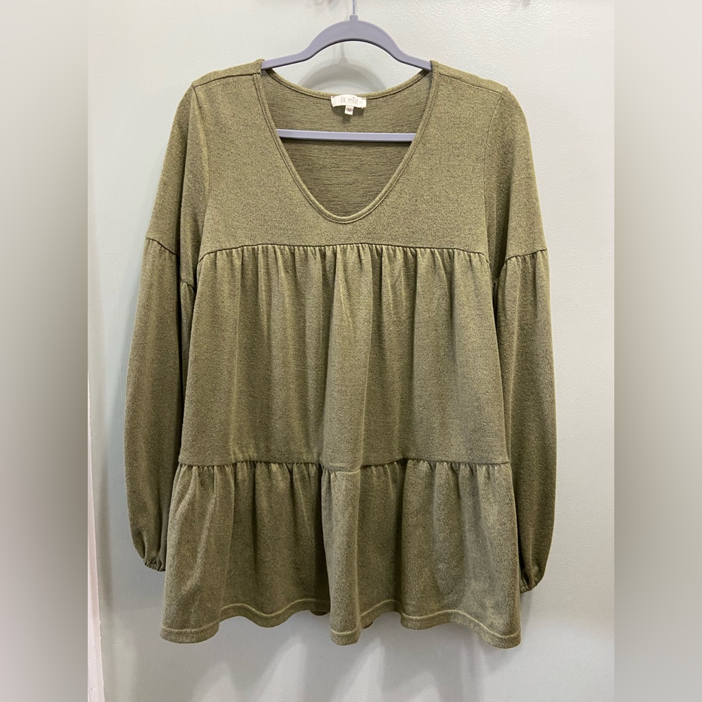 La Meil Women’s Green Top Size Medium